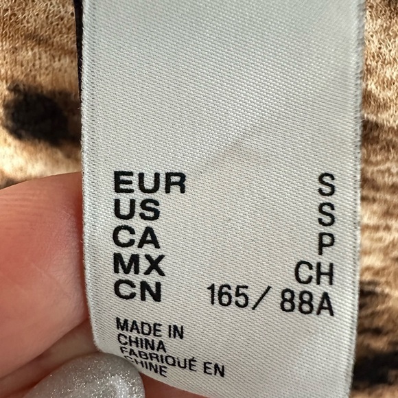 Leopard print H&M edition top NWOT - Picture 3 of 5